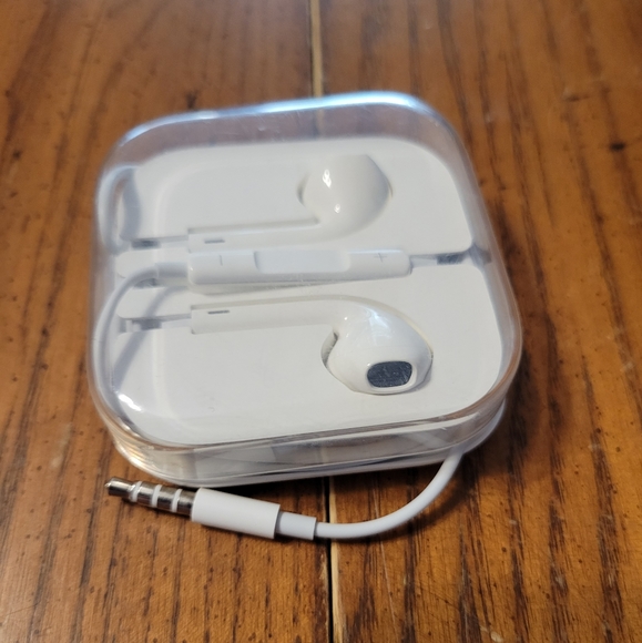 Apple earbuds - Picture 2 of 4